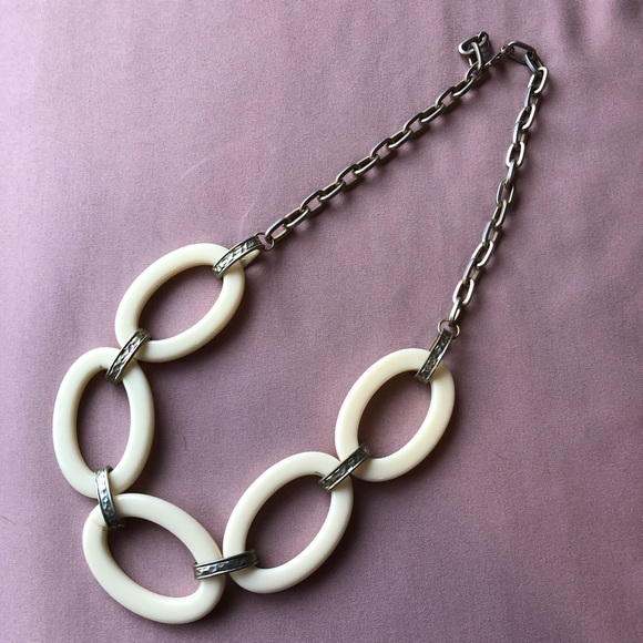 White and gold link necklace - Picture 4 of 4